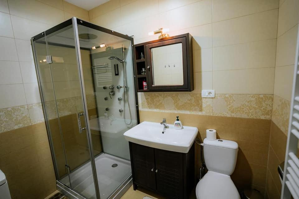 Cameră dublă cu baie privată